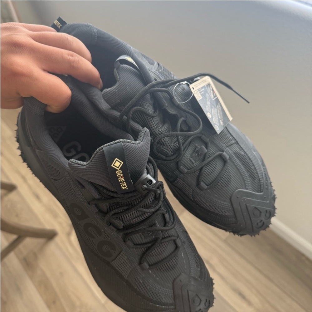 GORE-TEX Black Athletic Shoes for Men